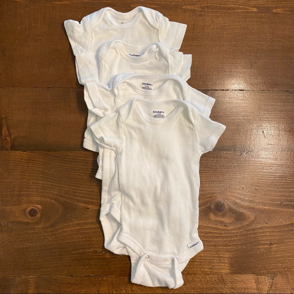 🤰🏻Nesting! Must go by 8/20🤰🏻Gerber onesies